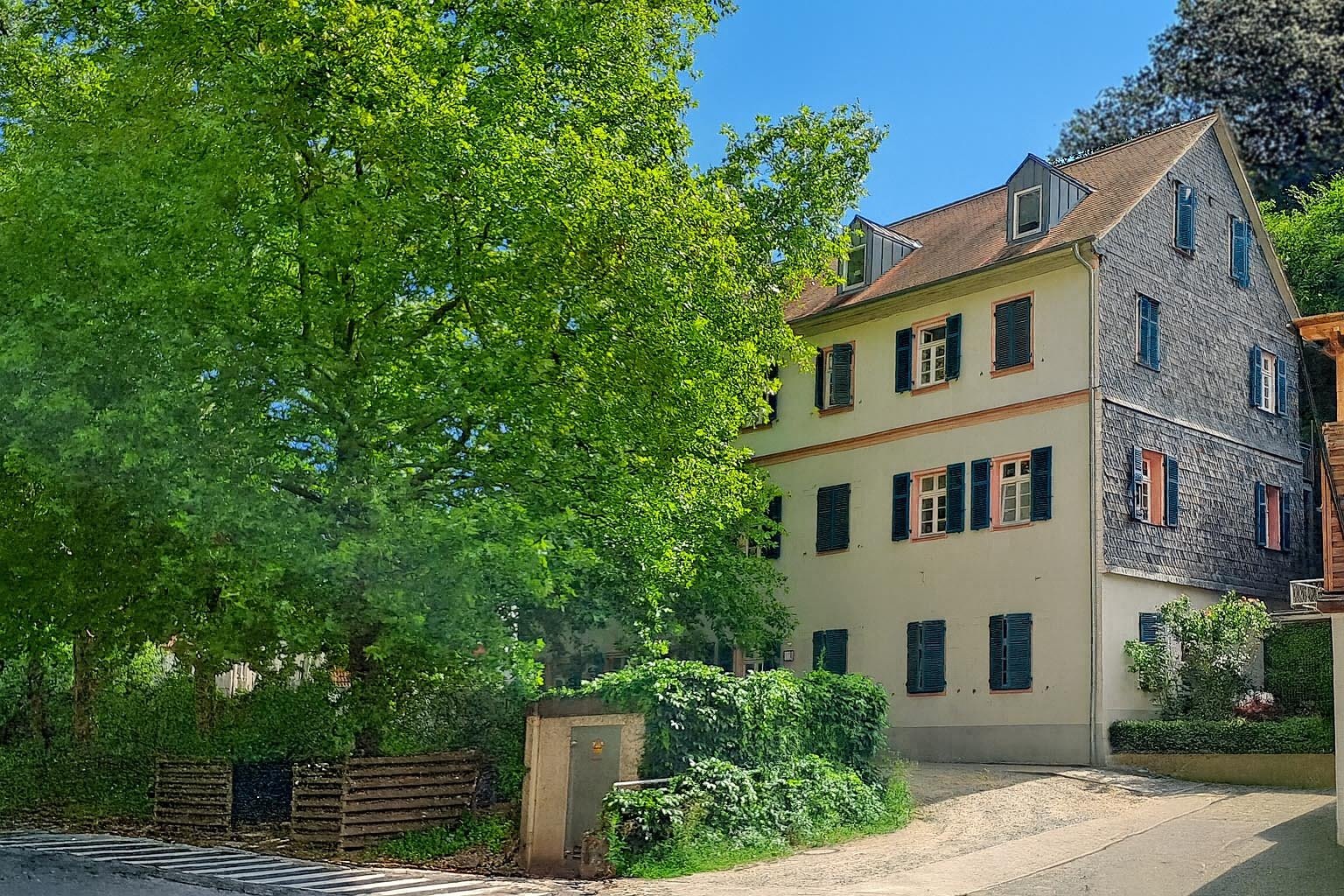 Geschmackvolle Wohnung in saniertem Denkmal