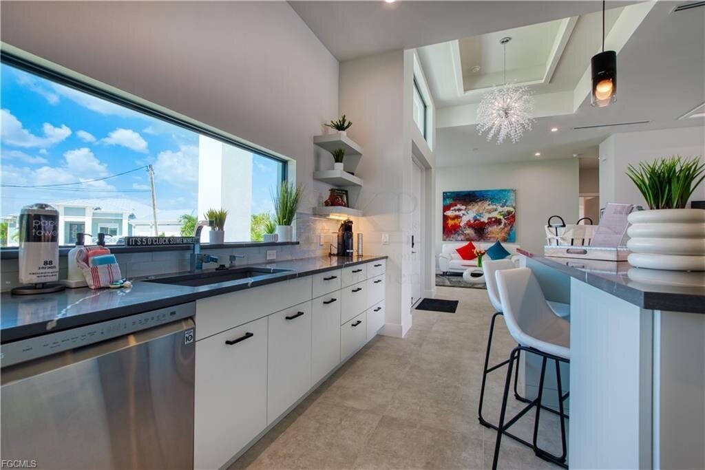 Traumhafte Waterfront-Villa in Cape Coral - Neubau mit Bootsanlage, Salzwasserpool & Luxusausstattung