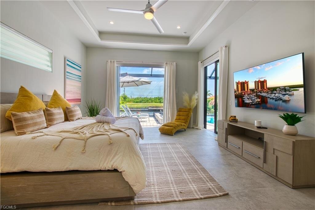 Traumhafte Waterfront-Villa in Cape Coral - Neubau mit Bootsanlage, Salzwasserpool & Luxusausstattung