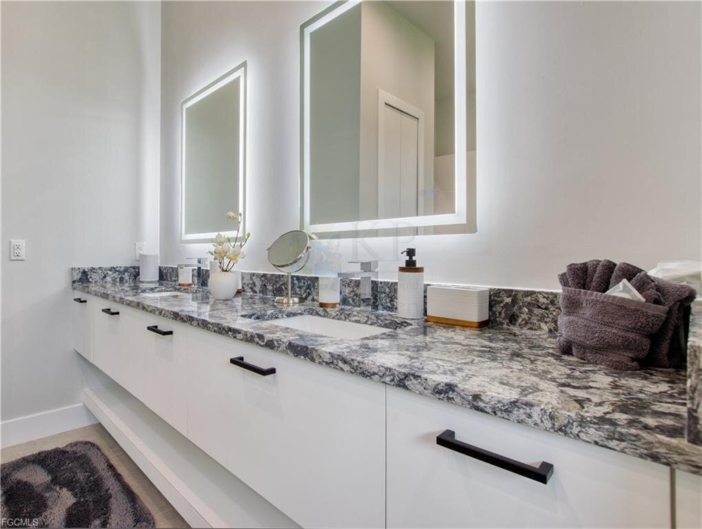 Traumhafte Waterfront-Villa in Cape Coral - Neubau mit Bootsanlage, Salzwasserpool & Luxusausstattung