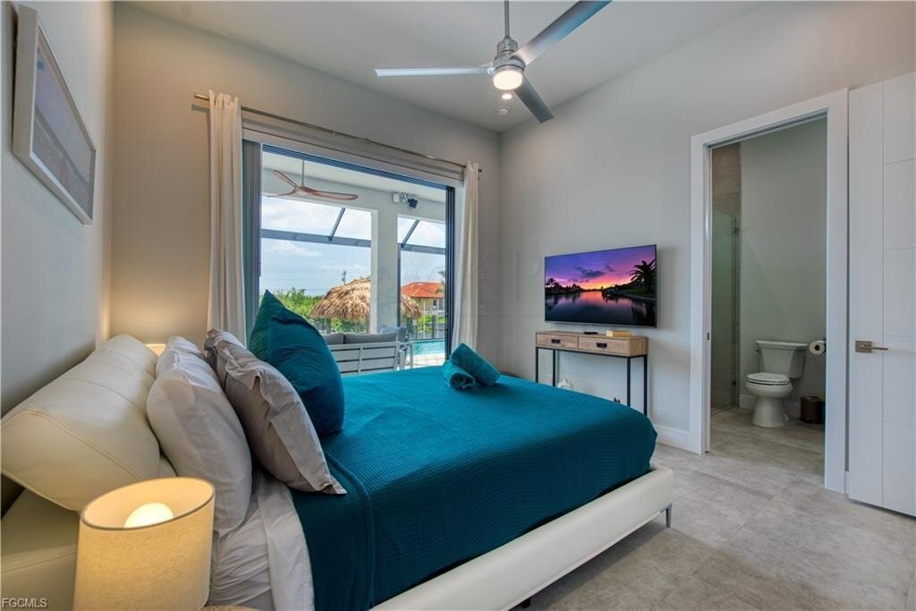 Traumhafte Waterfront-Villa in Cape Coral - Neubau mit Bootsanlage, Salzwasserpool & Luxusausstattung