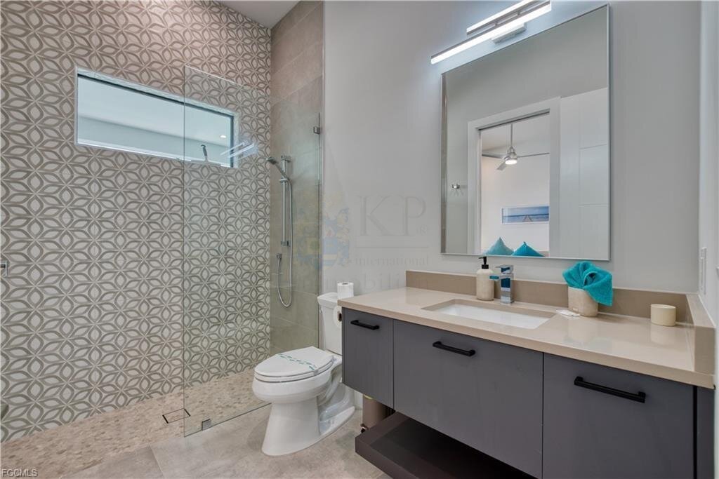 Traumhafte Waterfront-Villa in Cape Coral - Neubau mit Bootsanlage, Salzwasserpool & Luxusausstattung