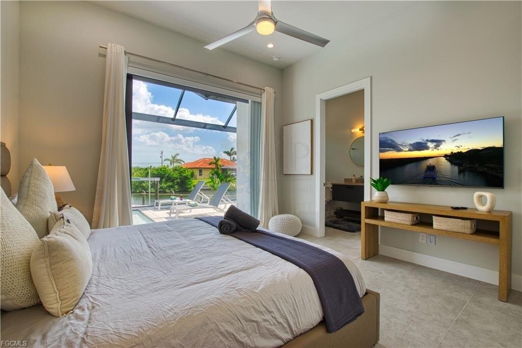 Traumhafte Waterfront-Villa in Cape Coral - Neubau mit Bootsanlage, Salzwasserpool & Luxusausstattung