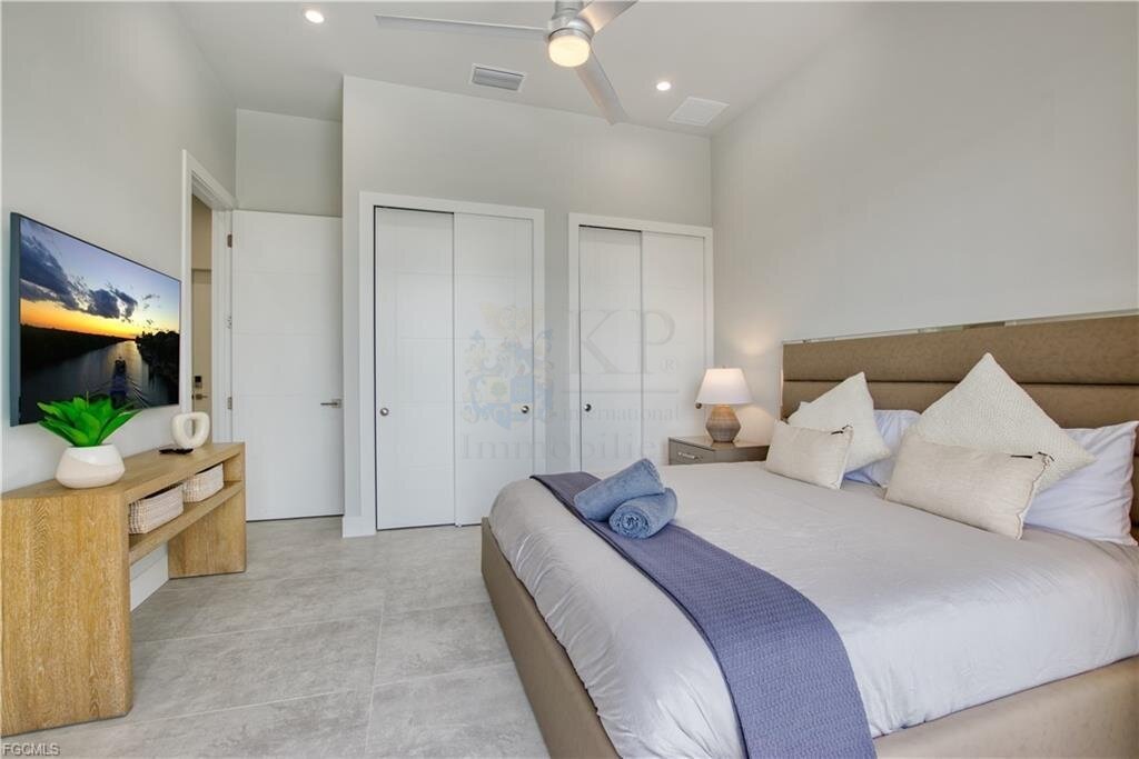 Traumhafte Waterfront-Villa in Cape Coral - Neubau mit Bootsanlage, Salzwasserpool & Luxusausstattung