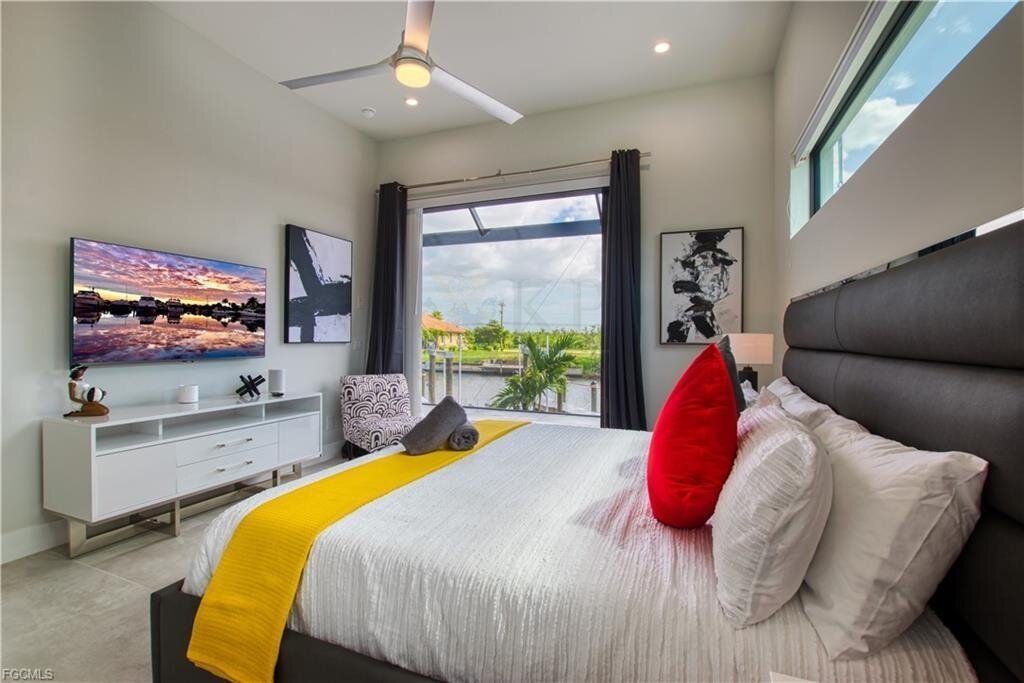 Traumhafte Waterfront-Villa in Cape Coral - Neubau mit Bootsanlage, Salzwasserpool & Luxusausstattung