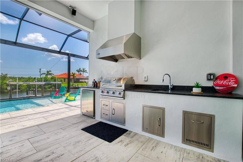 Traumhafte Waterfront-Villa in Cape Coral - Neubau mit Bootsanlage, Salzwasserpool & Luxusausstattung