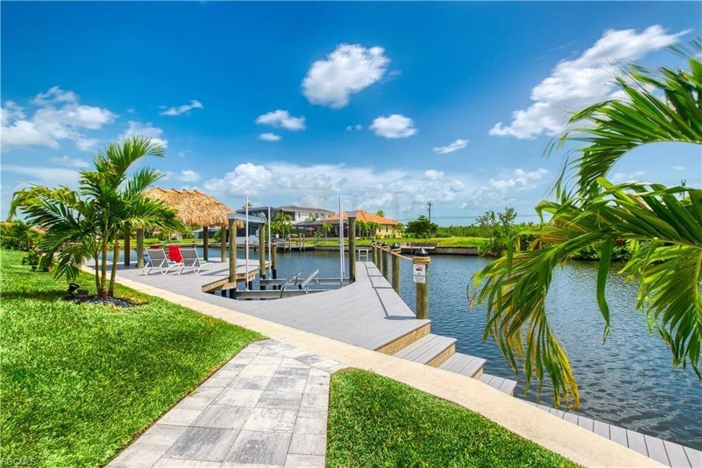 Traumhafte Waterfront-Villa in Cape Coral - Neubau mit Bootsanlage, Salzwasserpool & Luxusausstattung