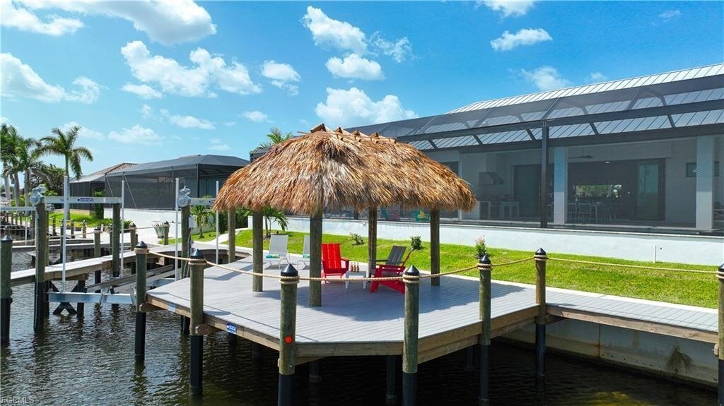 Traumhafte Waterfront-Villa in Cape Coral - Neubau mit Bootsanlage, Salzwasserpool & Luxusausstattung
