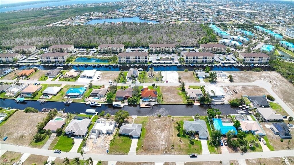 Traumgrundstück mit Direktzugang - Ohne Brücken ins offene Meer!