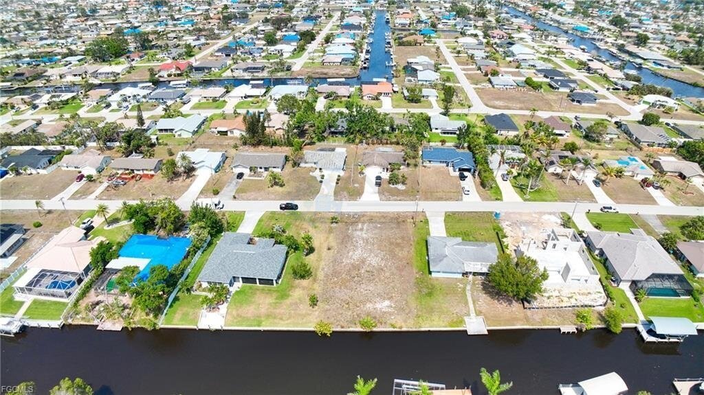 Traumgrundstück mit Direktzugang - Ohne Brücken ins offene Meer!