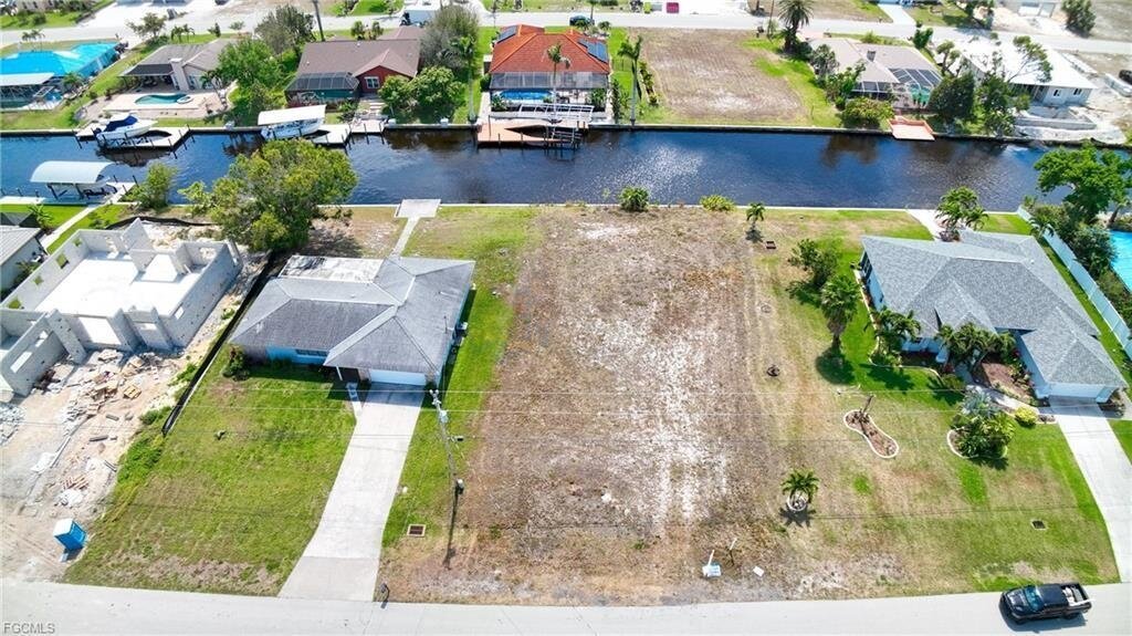 Traumgrundstück mit Direktzugang - Ohne Brücken ins offene Meer!