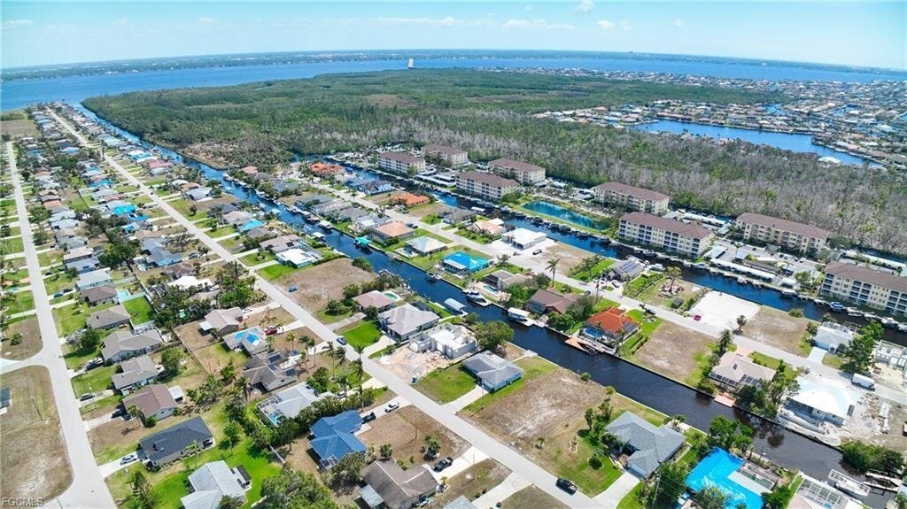 Traumgrundstück mit Direktzugang - Ohne Brücken ins offene Meer!