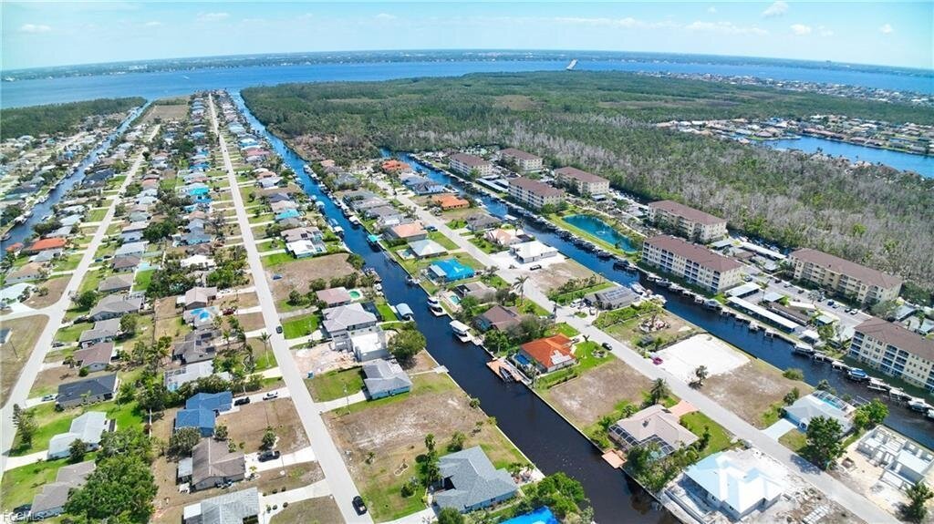 Traumgrundstück mit Direktzugang - Ohne Brücken ins offene Meer!