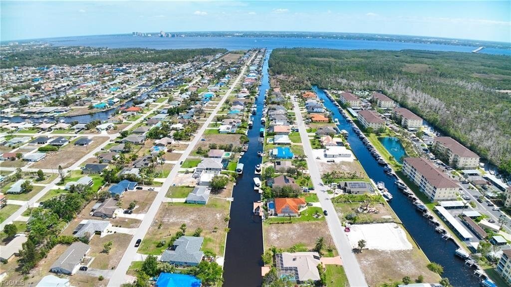 Traumgrundstück mit Direktzugang - Ohne Brücken ins offene Meer!