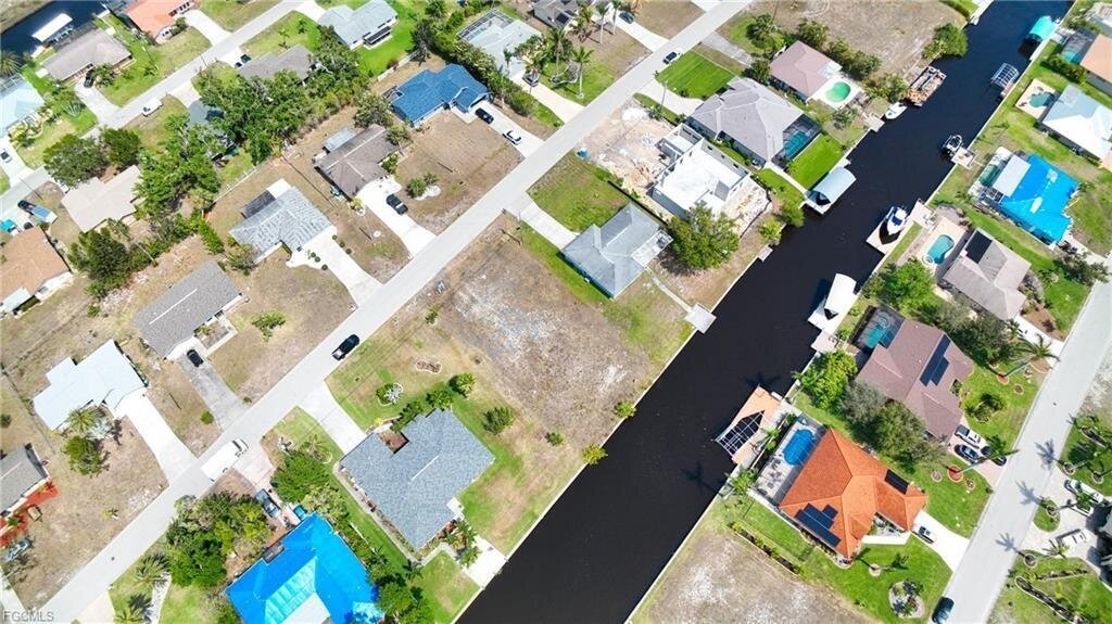 Traumgrundstück mit Direktzugang - Ohne Brücken ins offene Meer!