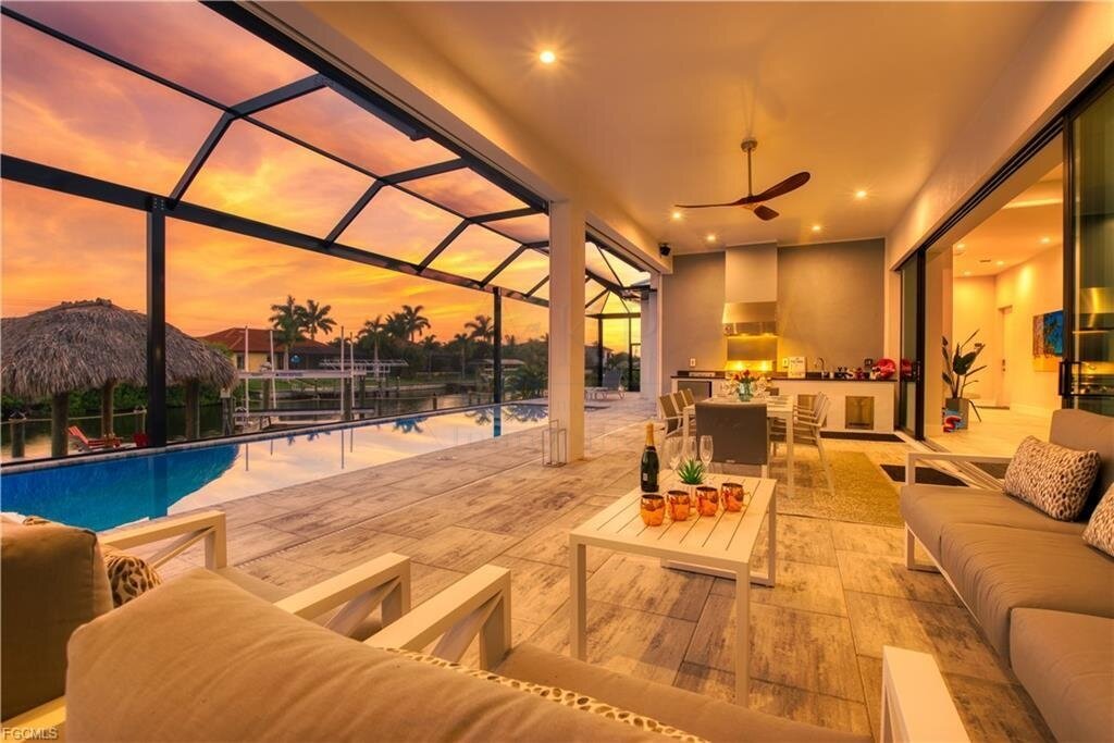 Cape Coral: Traumhafte Waterfront-Villa in Cape Coral - Neubau mit Bootsanlage, Salzwasserpool & Luxusausstattung 