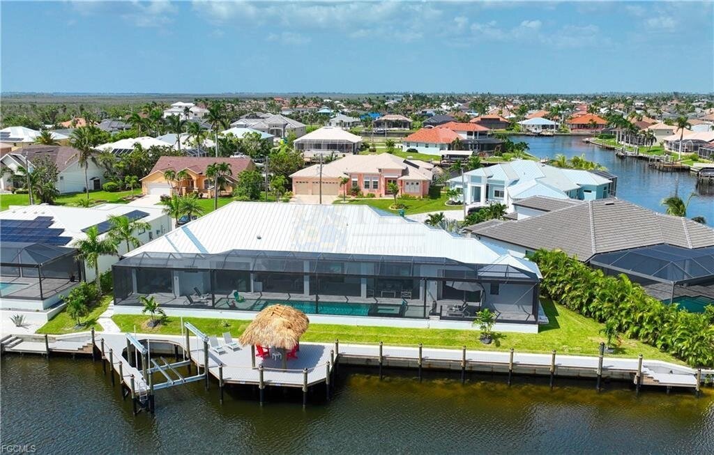 Traumhafte Waterfront-Villa in Cape Coral - Neubau mit Bootsanlage, Salzwasserpool & Luxusausstattung