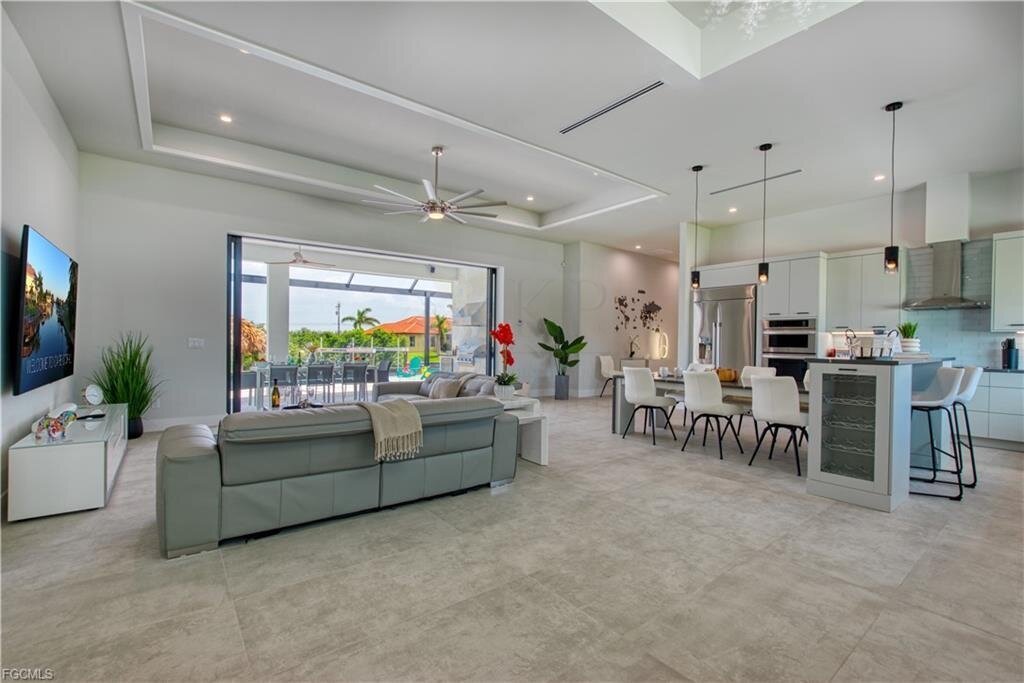 Traumhafte Waterfront-Villa in Cape Coral - Neubau mit Bootsanlage, Salzwasserpool & Luxusausstattung