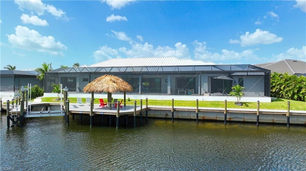 Traumhafte Waterfront-Villa in Cape Coral - Neubau mit Bootsanlage, Salzwasserpool & Luxusausstattung