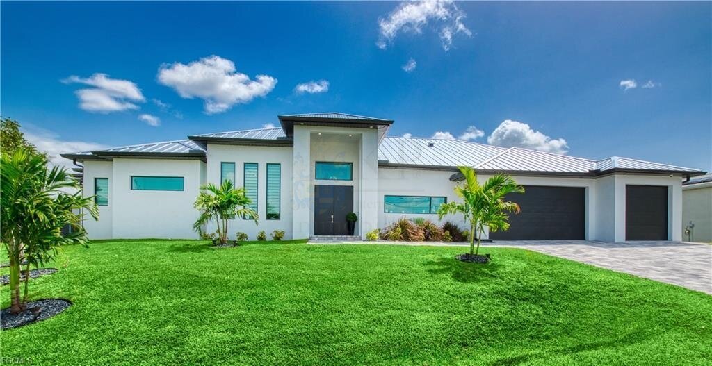 Traumhafte Waterfront-Villa in Cape Coral - Neubau mit Bootsanlage, Salzwasserpool & Luxusausstattung