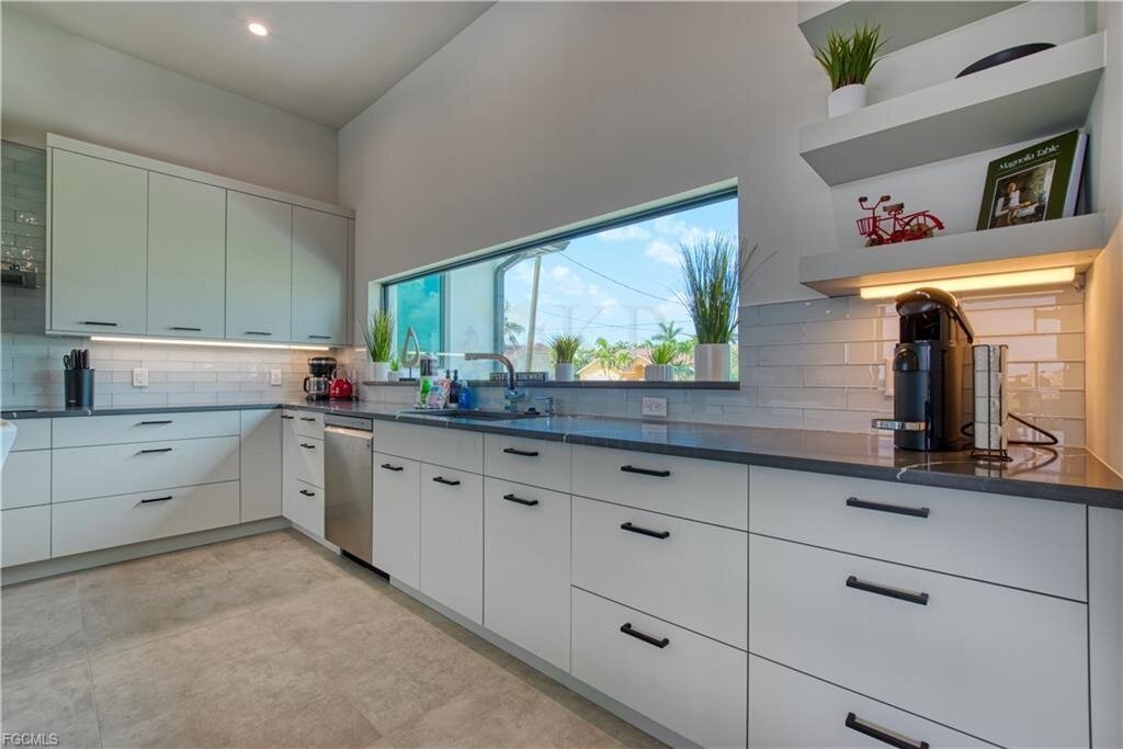 Traumhafte Waterfront-Villa in Cape Coral - Neubau mit Bootsanlage, Salzwasserpool & Luxusausstattung