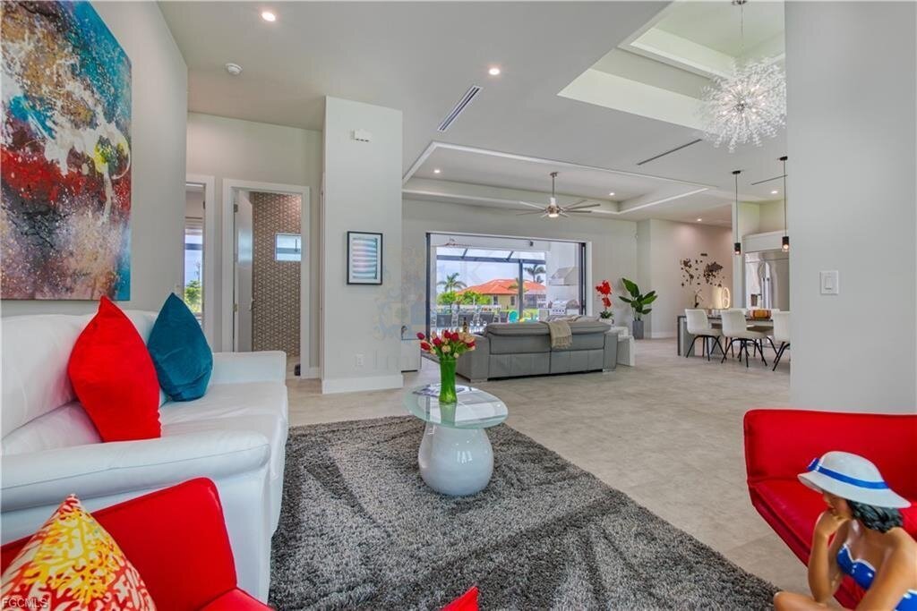 Traumhafte Waterfront-Villa in Cape Coral - Neubau mit Bootsanlage, Salzwasserpool & Luxusausstattung