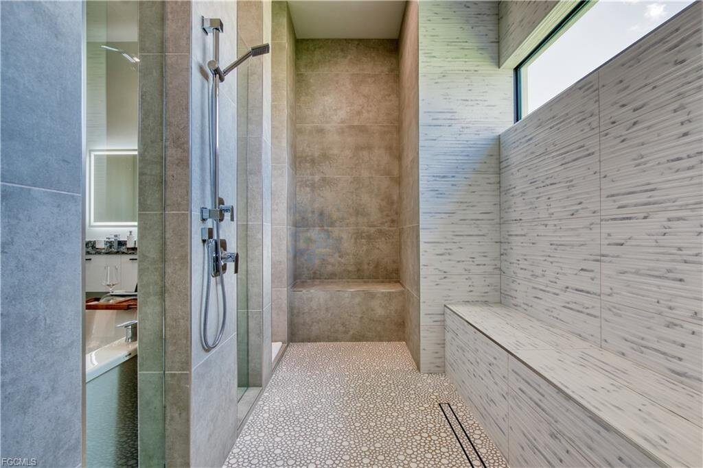 Traumhafte Waterfront-Villa in Cape Coral - Neubau mit Bootsanlage, Salzwasserpool & Luxusausstattung