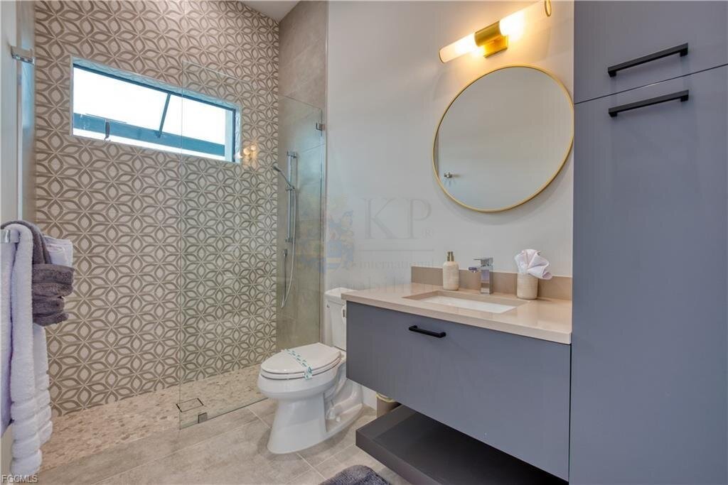 Traumhafte Waterfront-Villa in Cape Coral - Neubau mit Bootsanlage, Salzwasserpool & Luxusausstattung