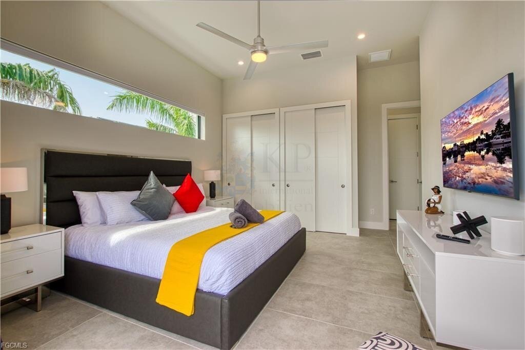 Traumhafte Waterfront-Villa in Cape Coral - Neubau mit Bootsanlage, Salzwasserpool & Luxusausstattung