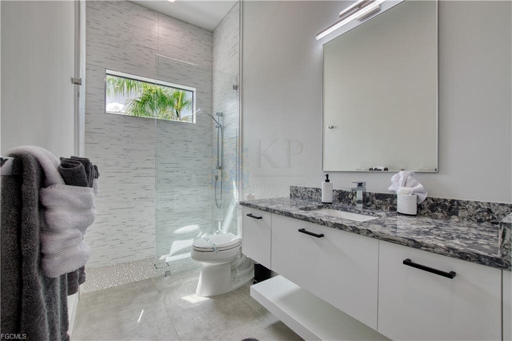 Traumhafte Waterfront-Villa in Cape Coral - Neubau mit Bootsanlage, Salzwasserpool & Luxusausstattung