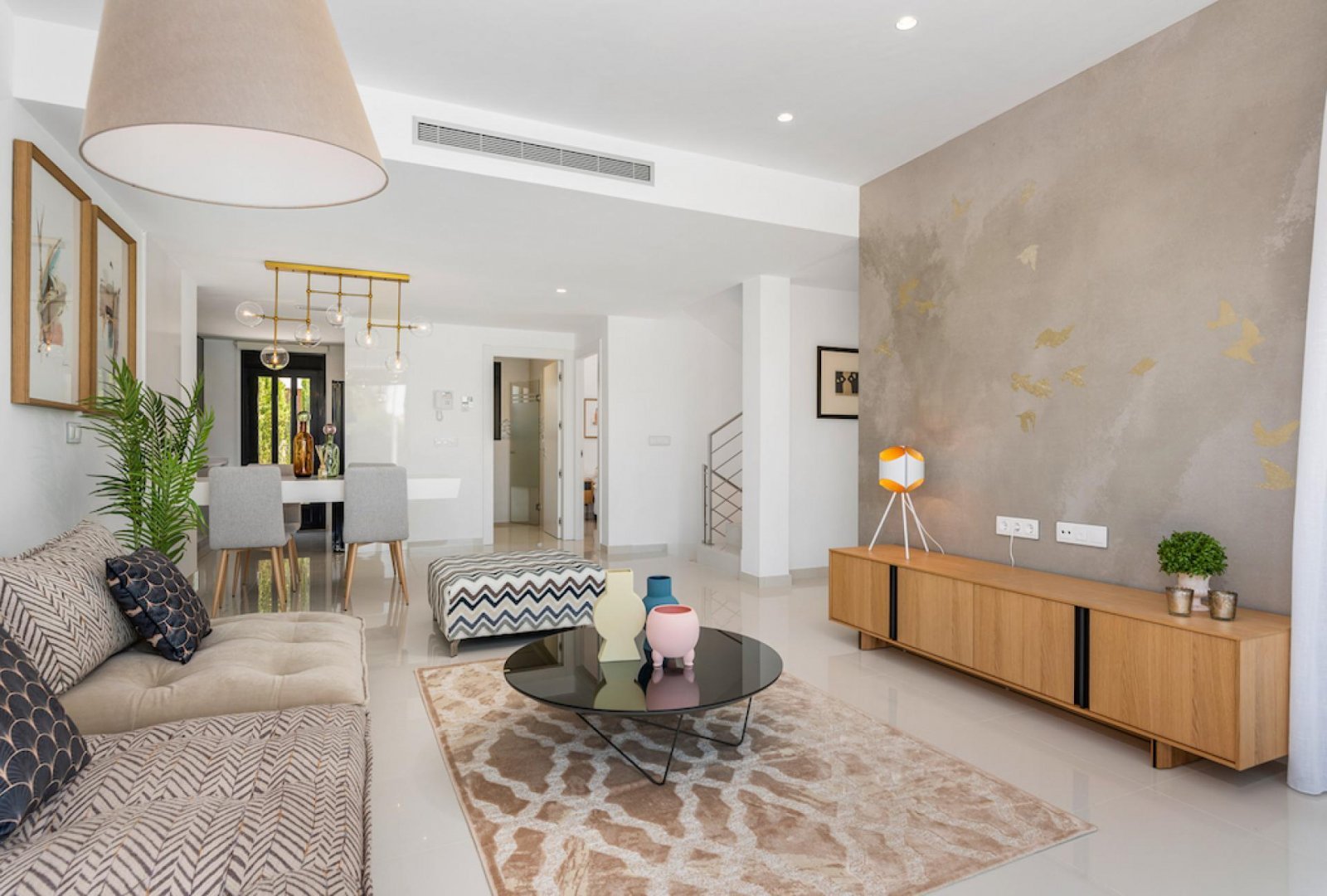 Exklusive Neubauvilla - Stil, Komfort und Pool