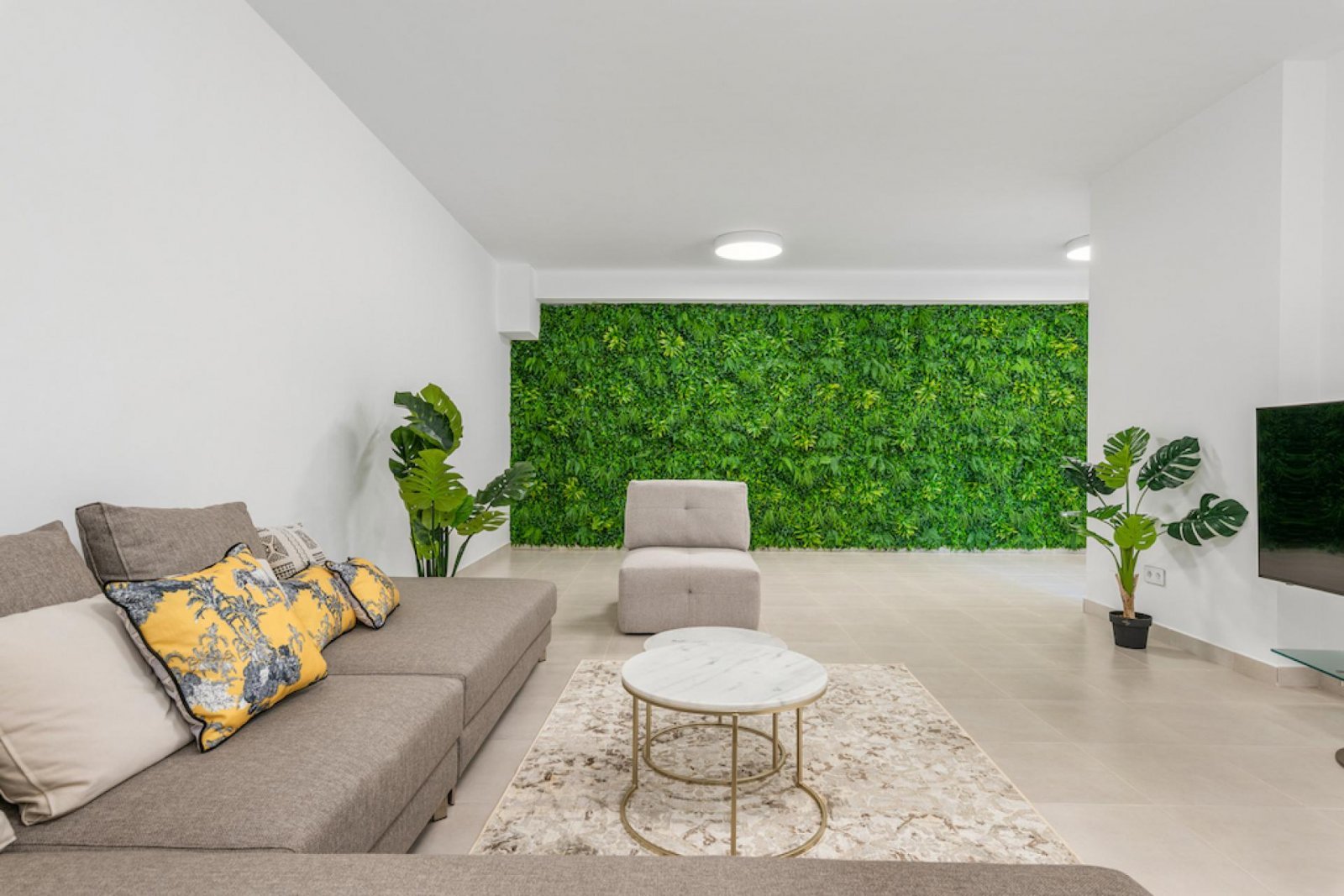 Exklusive Neubauvilla - Stil, Komfort und Pool