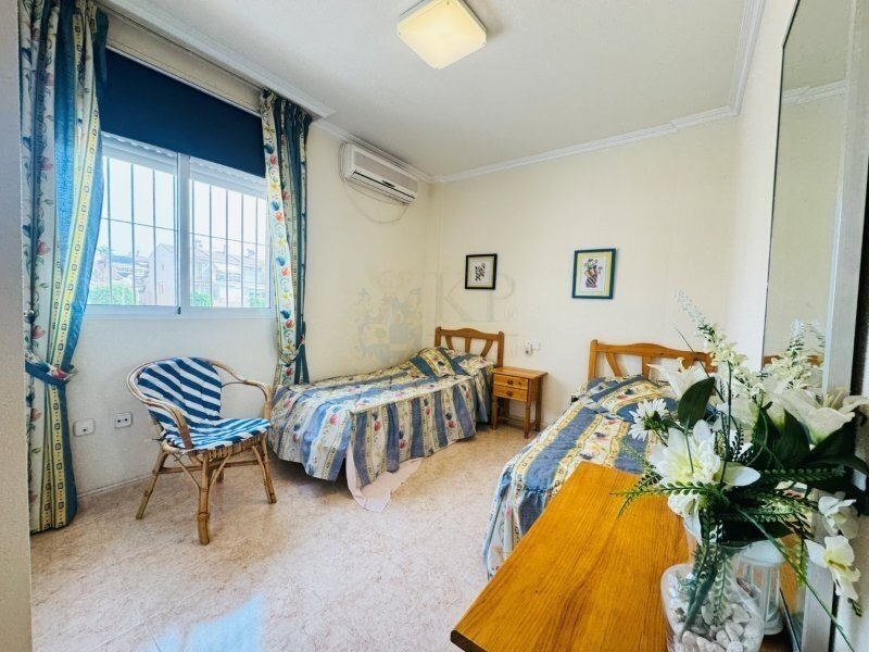 Mediterranes Wohnen mit Terrasse, Pool &amp; Komfort