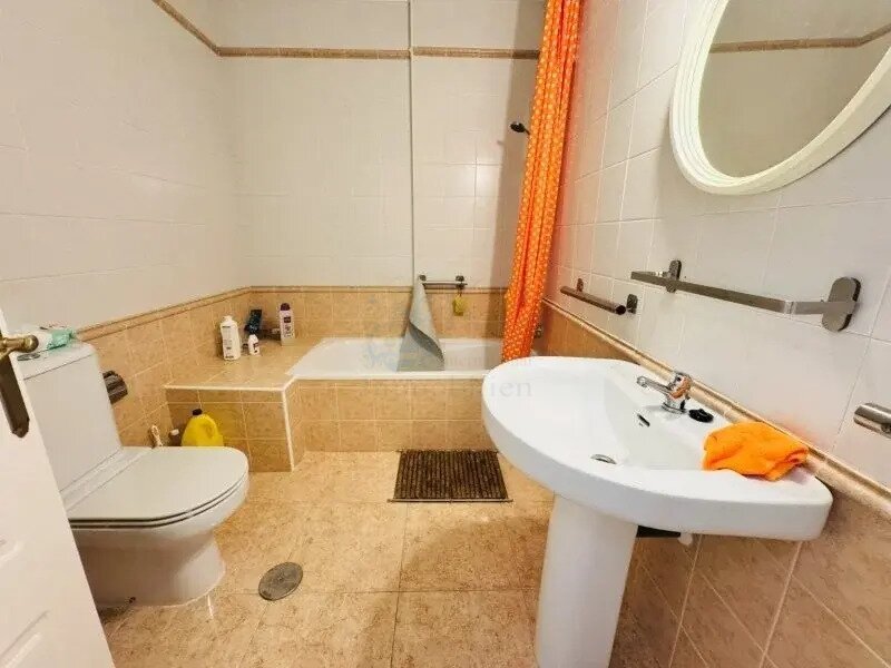 Mediterranes Wohnen mit Terrasse, Pool &amp; Komfort