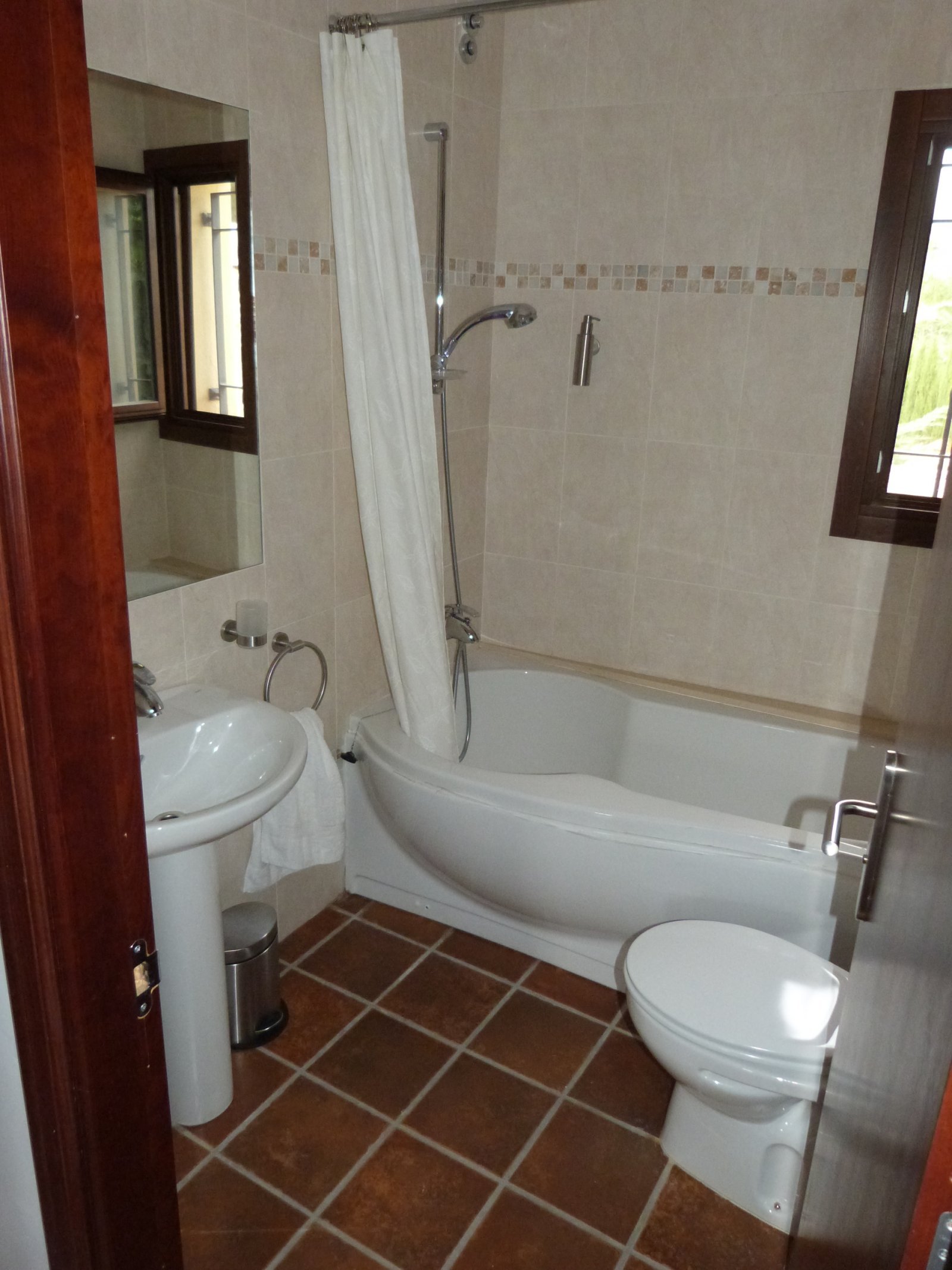 Exklusive Landimmobilie mit Pool, Natur &amp; Panoramaausblick