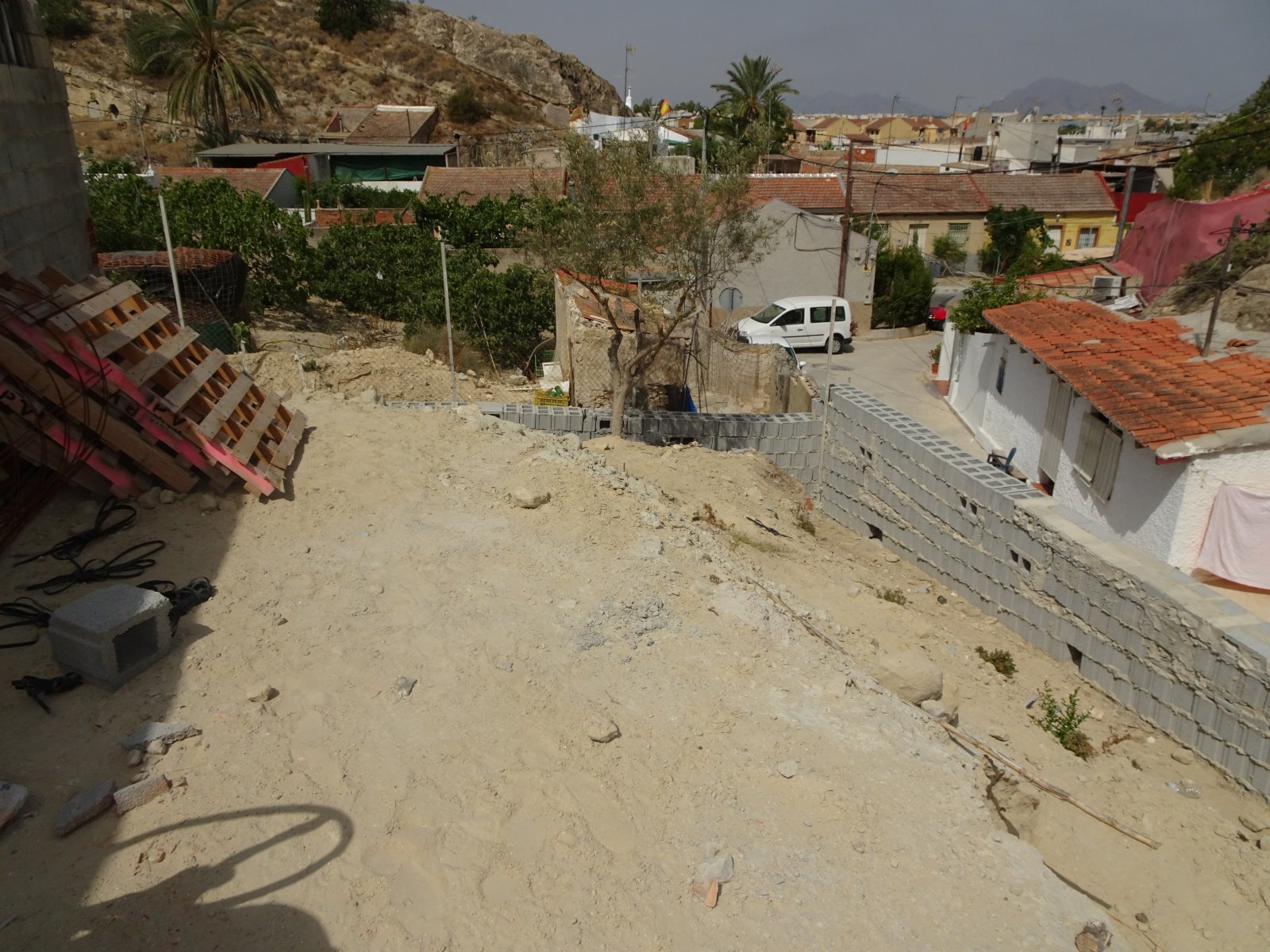 Attraktives Baugrundstück mit Fundament & vielseitigem Potenzial