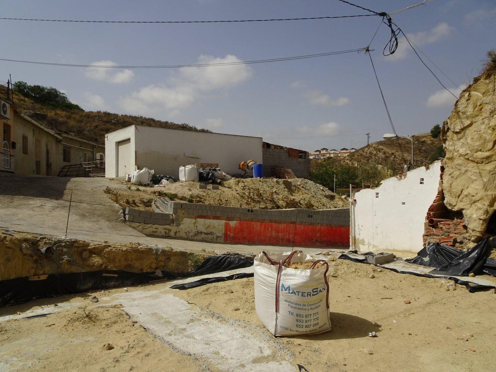 Attraktives Baugrundstück mit Fundament & vielseitigem Potenzial