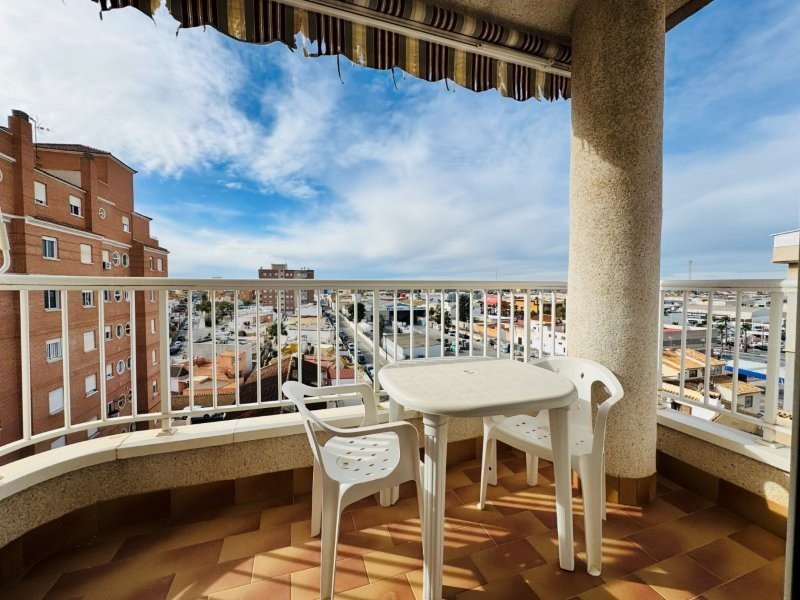 Sonnige Wohnung mit Terrasse und Pool