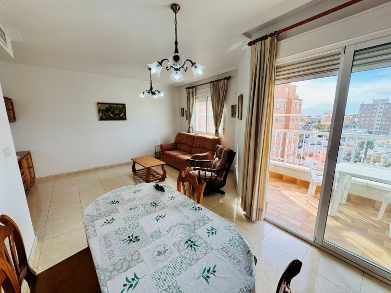 Sonnige Wohnung mit Terrasse und Pool