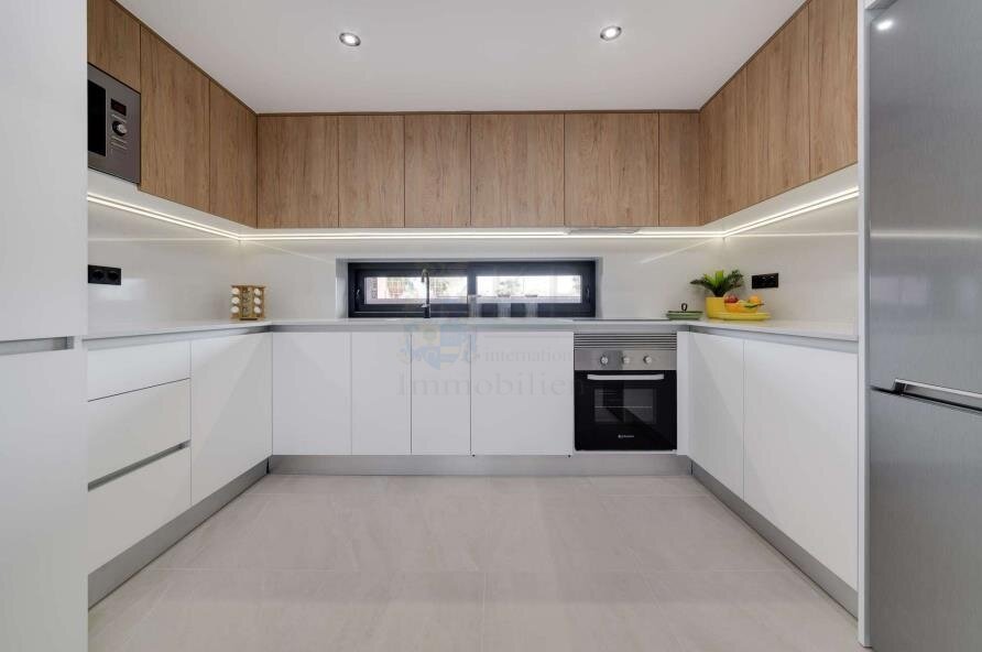 Hochmoderne Wohnung im privatem Wohnkomplex sehr nahe am Meer
