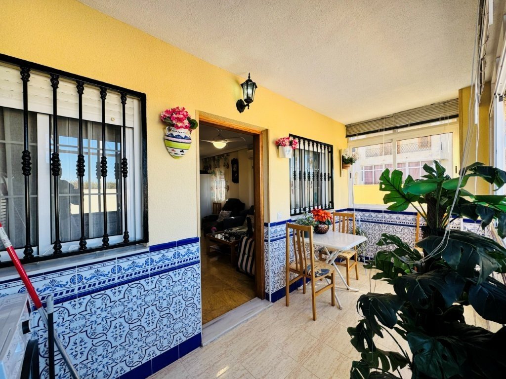 Großzügige Wohnung mit privatem Pool &amp; Garten