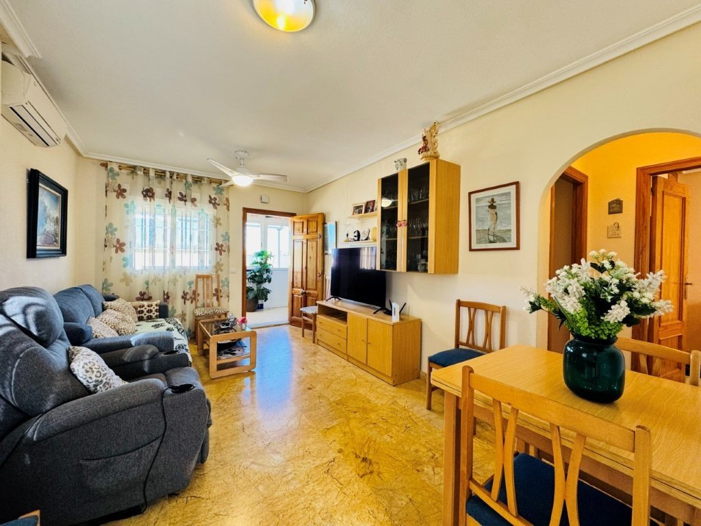 Großzügige Wohnung mit privatem Pool &amp; Garten