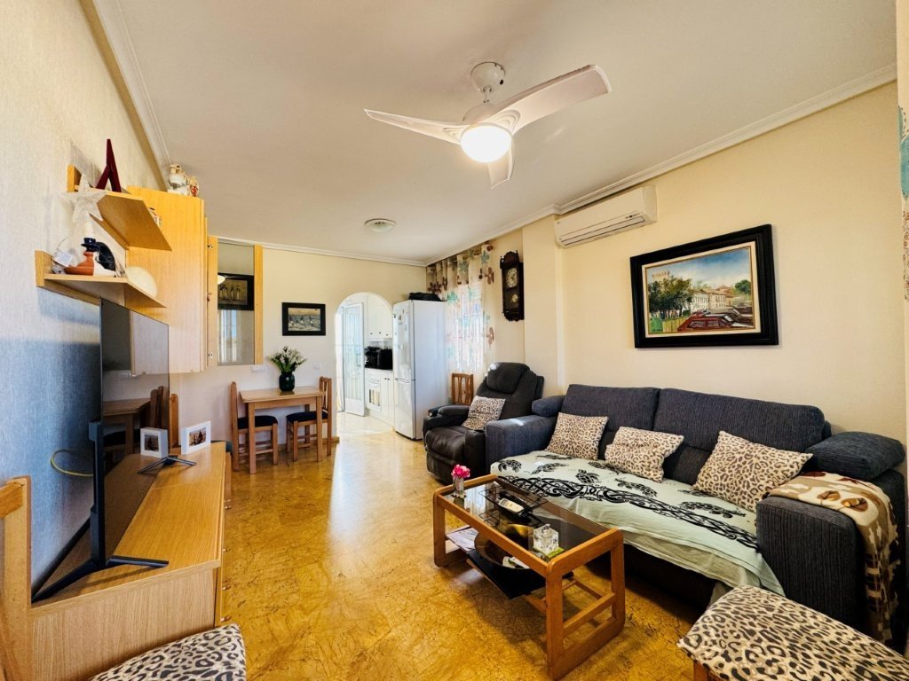 Großzügige Wohnung mit privatem Pool &amp; Garten