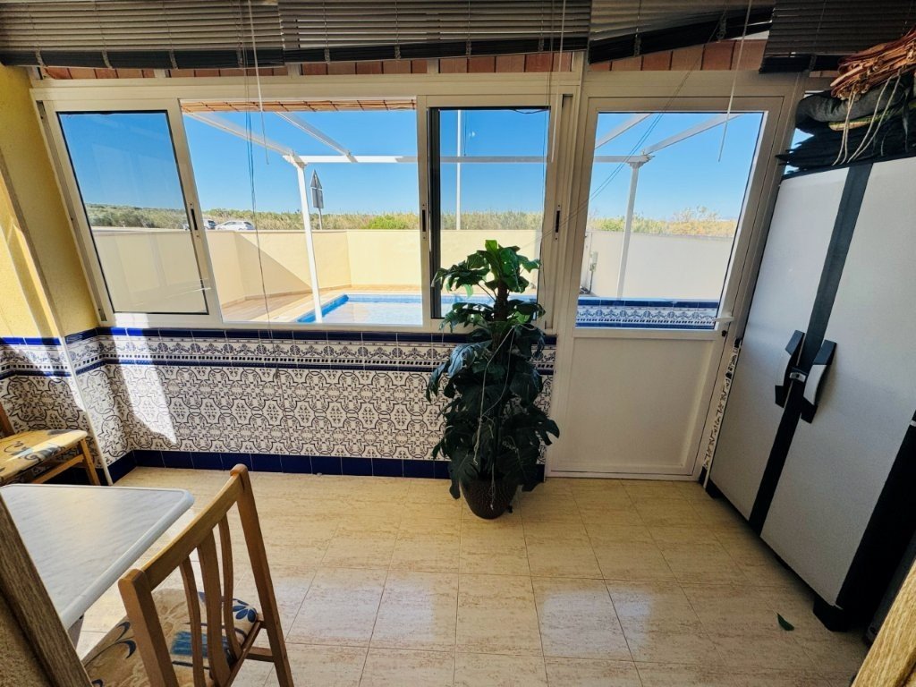 Großzügige Wohnung mit privatem Pool &amp; Garten