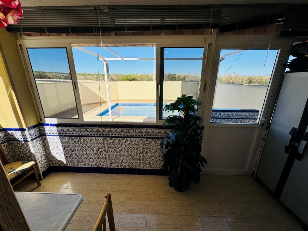 Großzügige Wohnung mit privatem Pool &amp; Garten