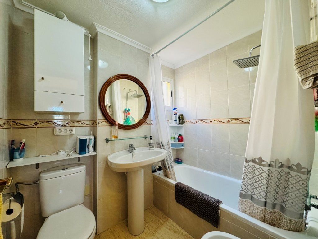 Großzügige Wohnung mit privatem Pool &amp; Garten