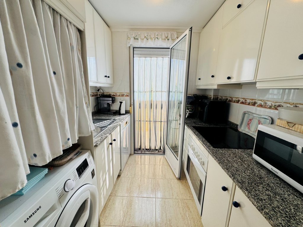 Großzügige Wohnung mit privatem Pool &amp; Garten