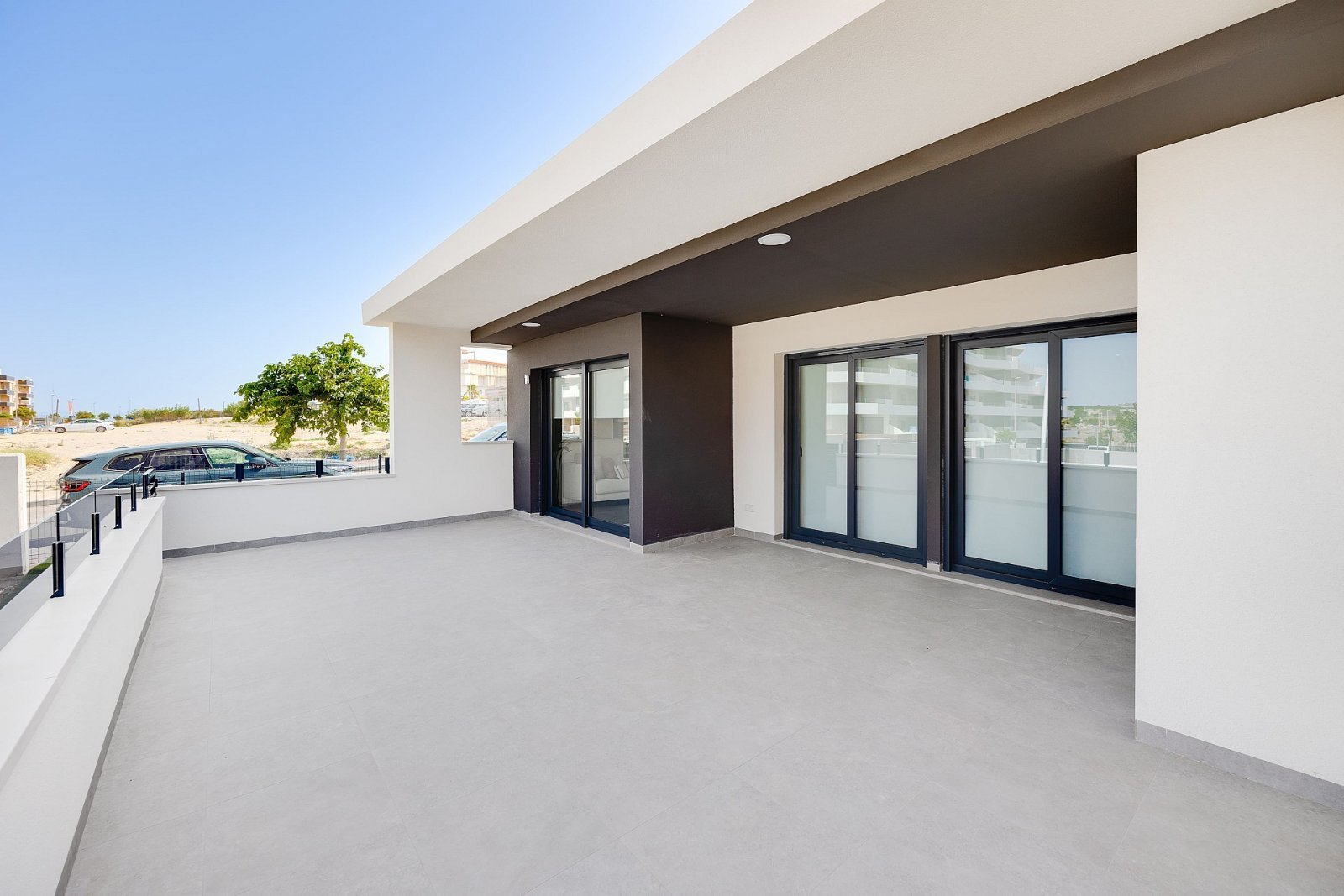Exklusive Terrassenwohnung mit Pool, 2 Schlafzimmern &amp; Tiefgaragenplatz