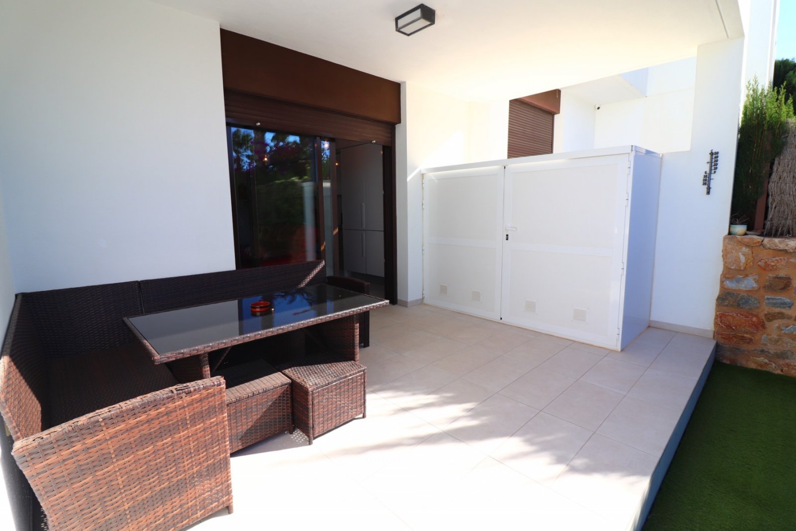 Modernes Apartment mit sonnigem Garten und Terrasse