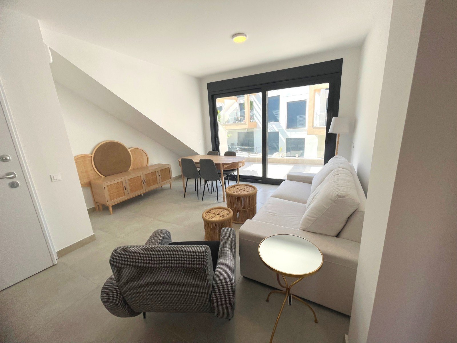 Helles Eckapartment mit großzügigem Dachterrassenbereich